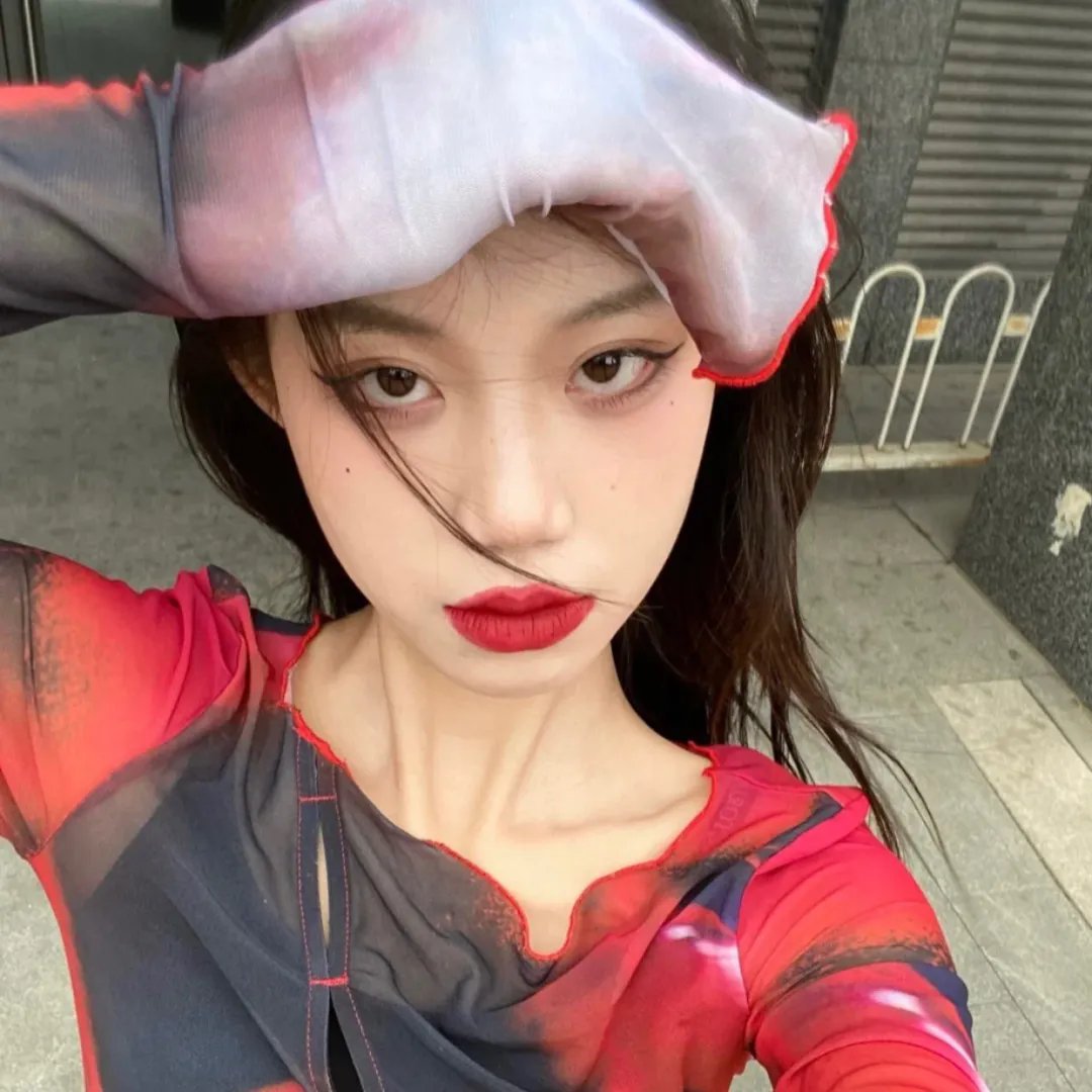 鱼缸里的生活海报
